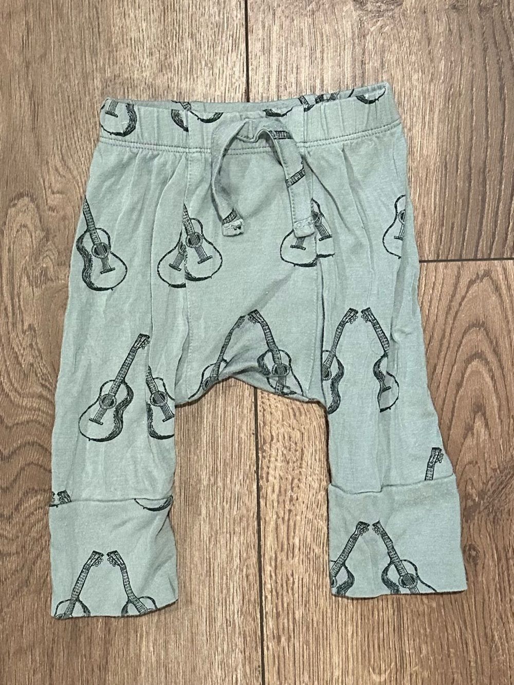 Kate Quinn Balsam Guitar Print Pants - Muted Green
